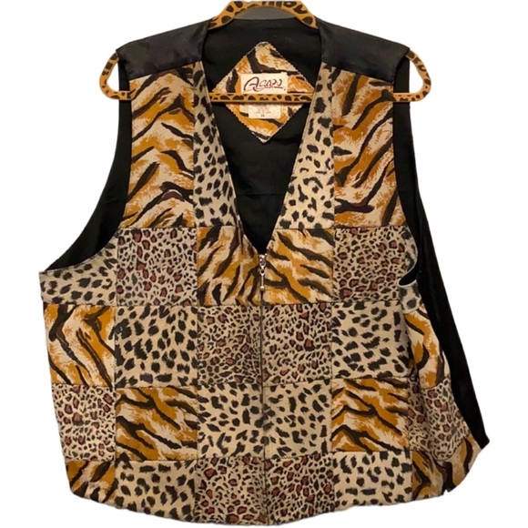 Agapo Collection Plus Size Leather Animal Print Vest: 4191 - Picture 8 of 8